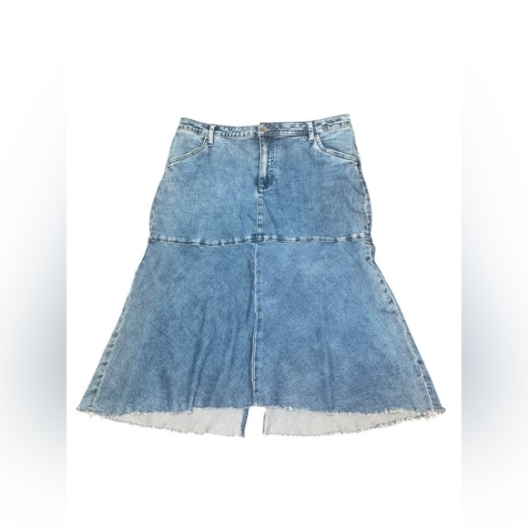WASH LAB - DenimBlue Washed 
Trumpet Skirt with Slit in the  back  | Size 31 - Picture 5 of 10